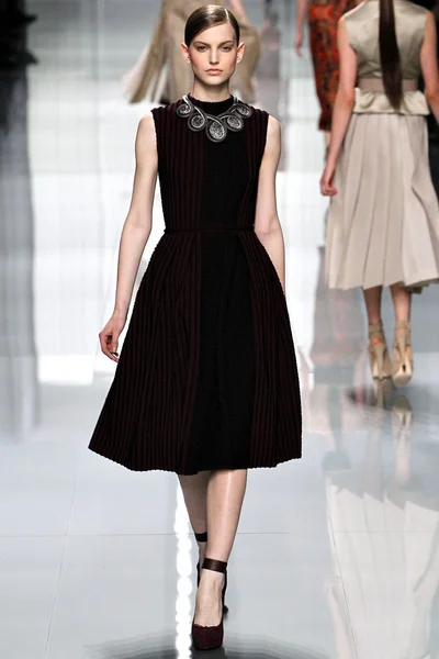 Look 32